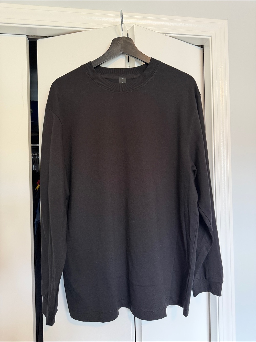 lululemon athletica Men's Black Long-Sleeve Crewneck Shirt